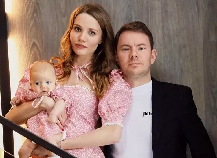 Dj Smash и Анастасия Кривошеева впервые показали лицо годовалой дочери |  HELLO! Russia