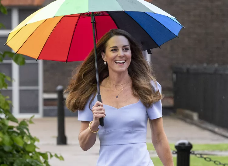 Дождь не помеха: Кейт Миддлтон отметила запуск своего нового фонда в Лондоне