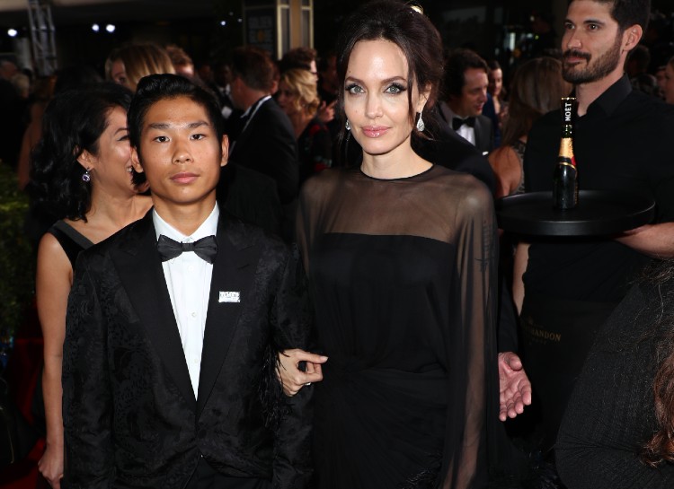 Сын Анджелины Джоли и Брэда Питта Пакс пропустил выпускной после суда родителей
