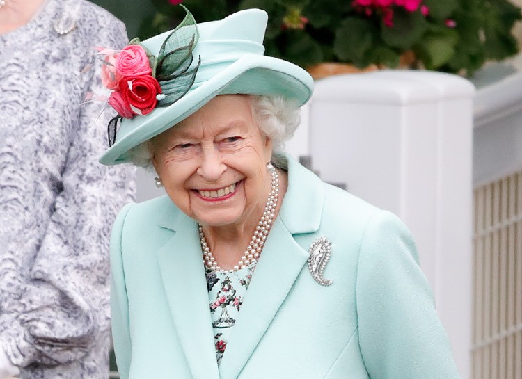 Королева Елизавета II посетила последний день скачек Royal Ascot