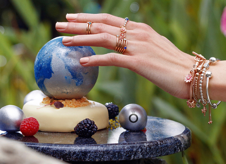 Pandora и RIBAMBELLE создали десерт в поддержку "Часа Земли"