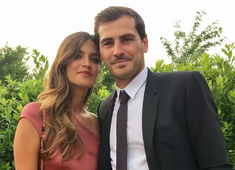 СМИ: испанский футболист Икер Касильяс и телеведущая Сара Карбонеро расстались