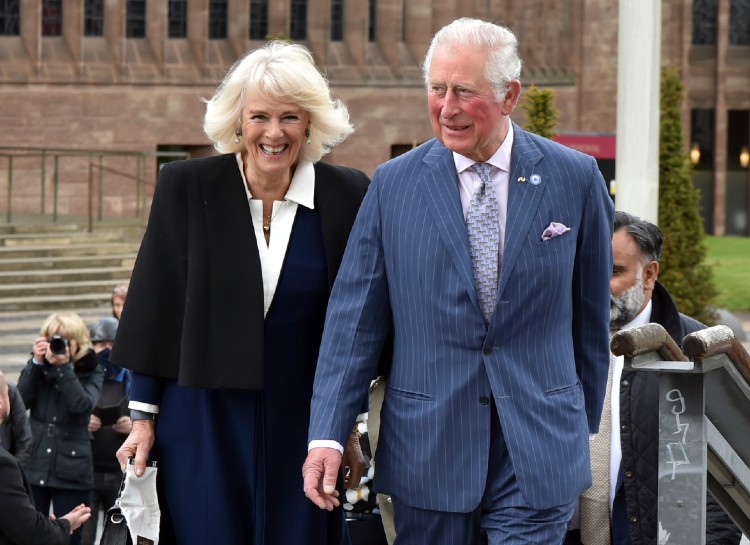 Принц Чарльз и герцогиня Камилла посетили собор в Ковентри, который 60 лет назад освятила Елизавета II