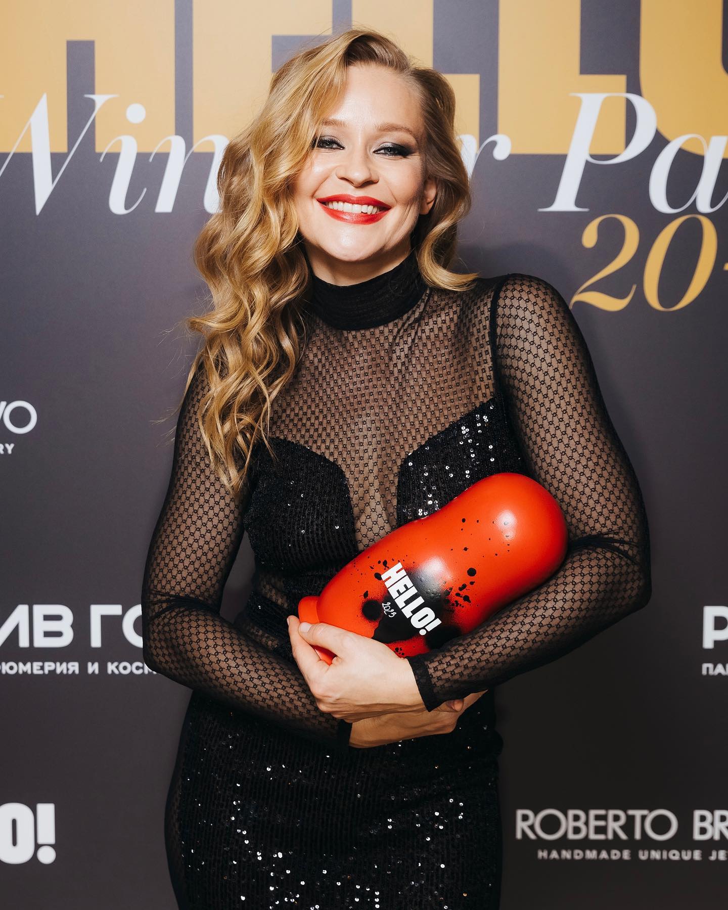 Минувшим вечером HELLO! собрал своих звездных друзей на новогодней Winter Party в столичном «Метрополе» ⭐️@hello__ru #hello_ru #hello_russia @chateautamagnerussie