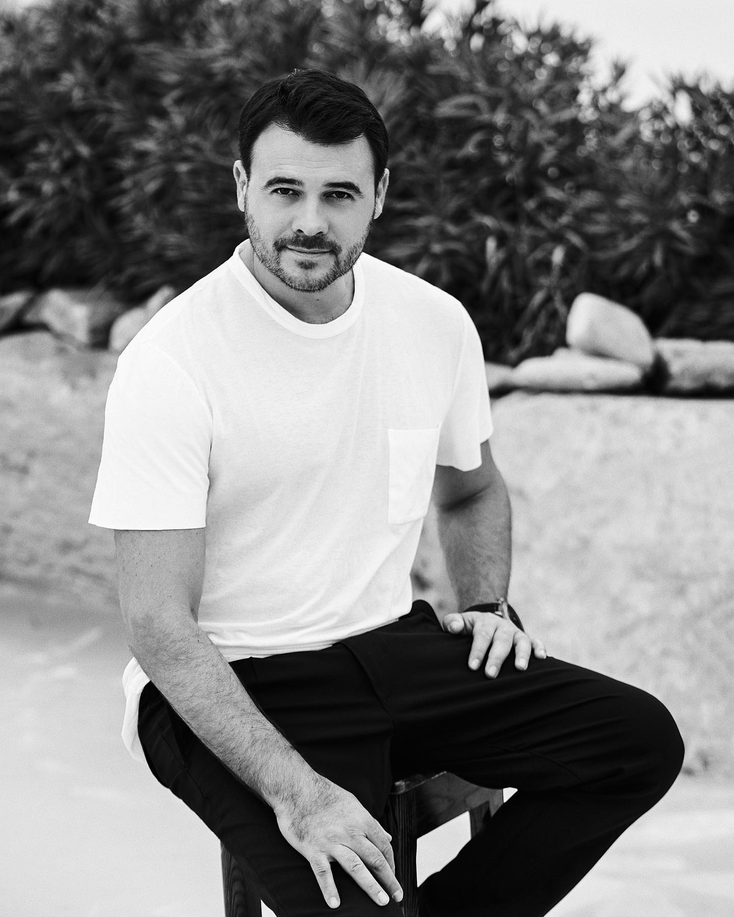 «Моя мечта — построить целый город»: Эмин Агаларов Певец пригласил HELLO! в курортный комплекс Sea Breeze Resort в родном Азербайджане и рассказал о дорогих подарках для Алены Гавриловой, увлечениях детей и том, почему он все время находится на грани банкротства. Читайте по ссылке в описании 👉🏻@hello__ru #hello_ru #hello_russia⠀Одежда: @eleventy_milano @crocuscitymall @johnvarvatos @uboat_russiaФотограф: @adilyusifovВизажист/мейк: @chekanya