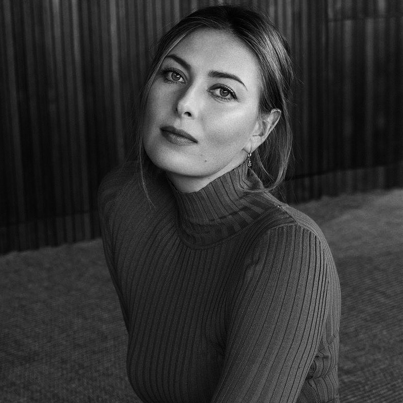 Мария Шарапова дала журналу New Beauty первое интервью после рождения сына Теодора и рассказала о сложностях материнства, кормлении грудью и изменениях в ежедневном графике.