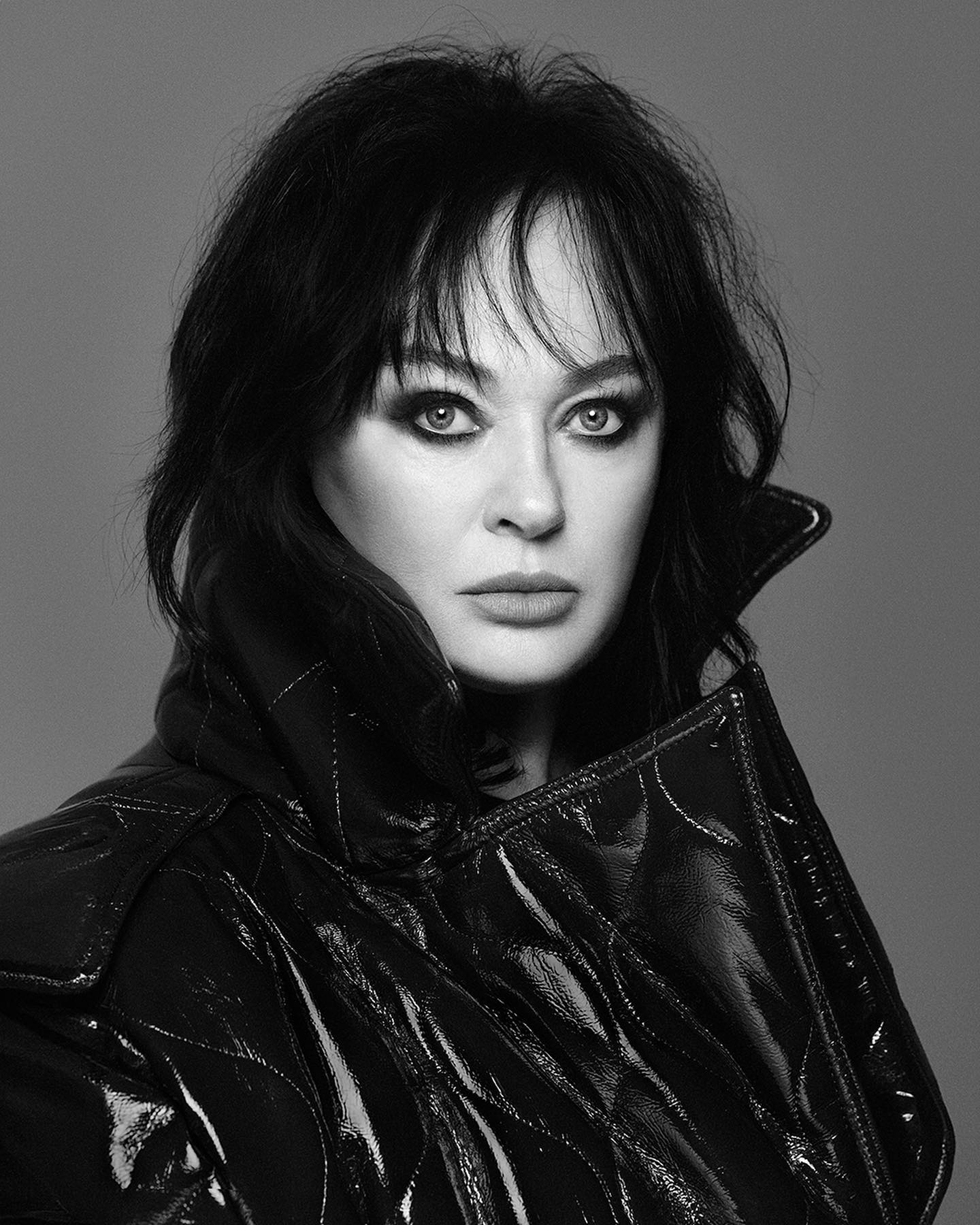 Лариса Гузеева — героиня нового декабрьского номера HELLO!А первый за 10 лет фильм с ее участием, комедия «Теща» — уже в кино!Большое интервью читайте по ссылке в описании👉🏻 @hello__ru #hello_ru #hello_russiaИнтервью: Марина Савельева @marina_savelieva_Фото Дамир Жукенов @damir_zhukenovСтиль: Ольга Романенкова @creation_13muah: Галина Пантелеева @panteleeva_galinaПродюсер: Ульяна Кальсина @ulyana_kalsinaСет-дизайн: Кристина Некрасова @krisnekrasovaАссистент фотографа: Дмитрий Назаров (Bold Moscow) Ассистент стилиста: Полина Князева