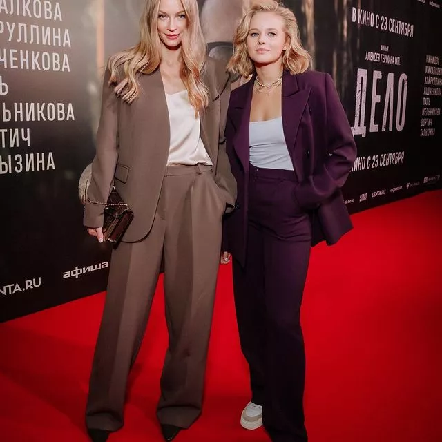 Светлана Ходченкова и Александра Бортич на премьере фильма «Дело» 🎬@hello__ru #hello_ru #hello_russia