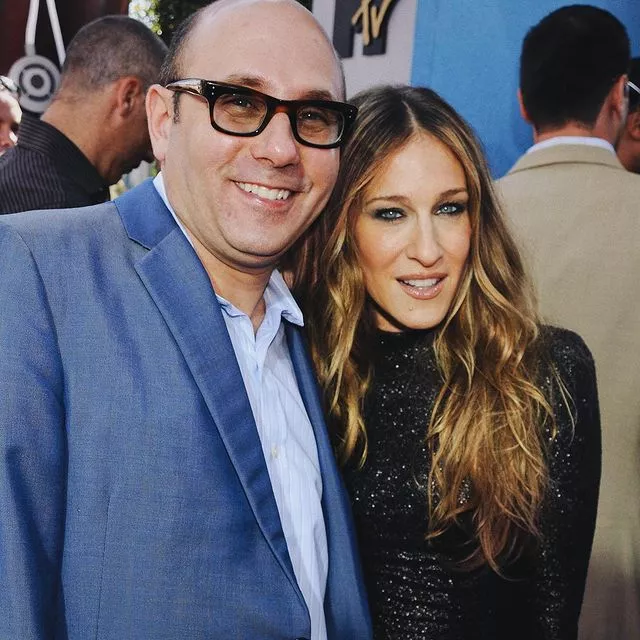 Ранним утром 22 сентября стало известно о смерти Уилли Гарсона. Ему было 57 лет, и, по предварительной информации, причиной стал рак поджелудочной железы 💔⠀Сара Джессика Паркер впервые прокомментировала смерть друга и коллеги по съемочной площадке. Читайте — по ссылке в описании 👉🏻@hello__ru #hello_ru #hello_russia