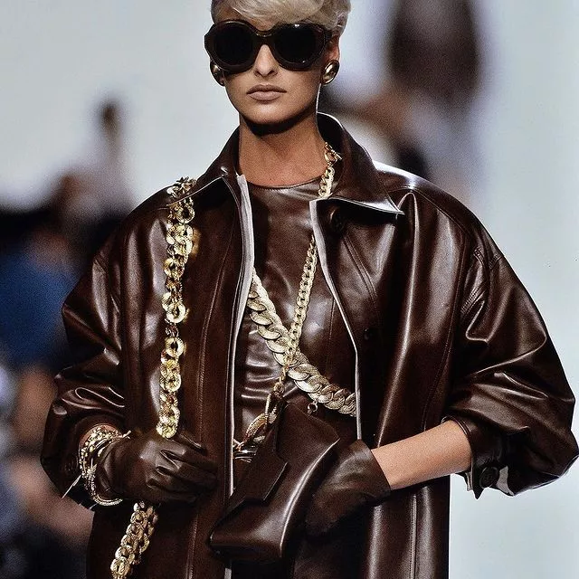 «Меня изуродовали»: одна из ярчайших топ-моделей 90-х Линда Евангелиста рассказала, почему уже пять лет не появляется на публике. ⠀56-летняя Линда призналась, что стала жертвой неудачной пластической операции. Откровения модели читайте по ссылке в профиле👉🏻 @hello__ru #hello_ru #hello_russia