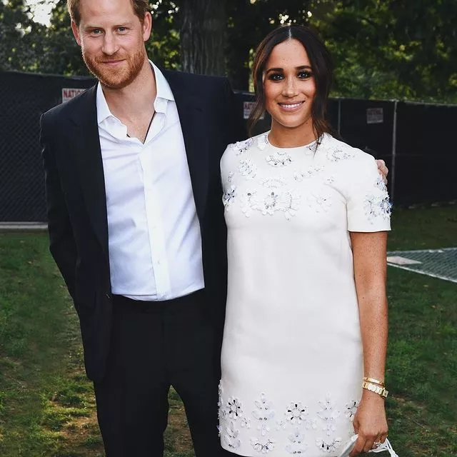 Небольшой почти что «королевский тур» Меган и Гарри в Нью-Йорк завершился выступлением супругов на благотворительном концерте в Центральном парке ✨Больше подробностей читайте по ссылке в описании 👉🏻@hello__ru #hello_ru #hello_russia