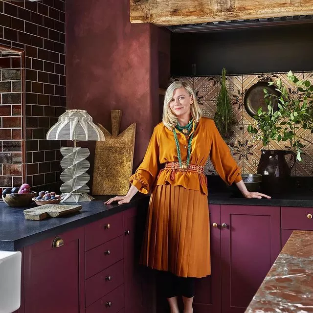 В гостях у Кирстен Данст: актриса появилась на обложке журнала Architecture Design и показала, где живет с мужем и детьми ✨Новый интерьер дома Кристен и ее мужа актера Джесси Племонса в Лос-Анджелесе стали главной темой нового номера. Больше подробностей читайте по ссылке в описании👉🏻 @hello__ru #hello_ru #hello_russia