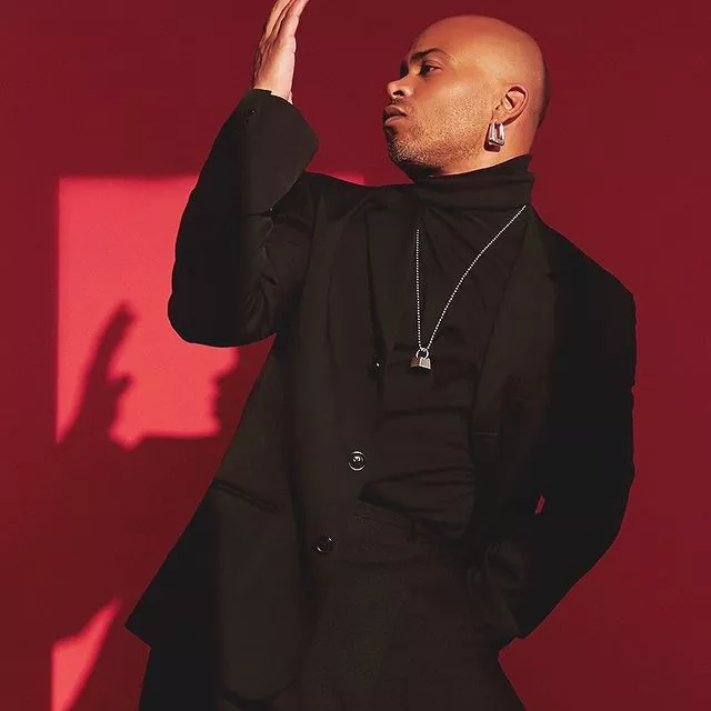 В шоу «Новые танцы» Мигель судит баттлы между лучшими танцовщиками. Не боится он и баттлов с самим собой — находит время, чтобы прислушаться к своему я и попытаться стать лучше 💫⠀Хореограф, режиссер, продюсер и лицо танцевальных проектов ТНТ, в этом сезоне — в жюри. В перерыве между съемками он ставит спектакли, снимает кино. Находясь в постоянном движении, старается жить здесь и сейчас. Интервью Мигеля HELLO! Читайте по ссылке в описании👉🏻 @hello__ru #hello_ru #hello_russia⠀Текст: @fedyuninsФото: @sahafavorovСтиль: @x_nikitinaМакияж: @avavina_Продюсер: @olga_zakatovaАссистент продюсера: @sonya.rst