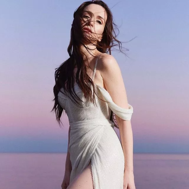 Два года назад Наталья Орейро пошутила, что ей пора стать россиянкой, и теперь шутка стала реальностью. Она и ее сын Мерлин получили российское гражданство 🇷🇺⠀Больше подробностей — по ссылке в описании профиля👉🏻 @hello__ru #hello_ru #hello_russia