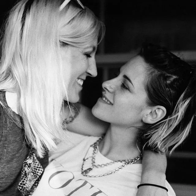 «Мы обязательно сделаем это»: Кристен Стюарт объявила о помолвке со своей девушкой Дилан Мейер 💍Звезда «Сумерек» рассказала о предстоящей свадьбе в новом интервью. Читайте по ссылке в профиле👉🏻 @hello__ru #hello_ru #hello_russia