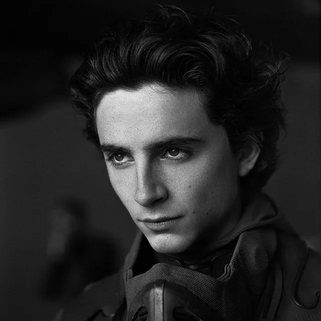 Как создавалась «Дюна»: рассказывают Тимоти Шаламе, Зендая, Джейсон Момоа и Оскар Айзек 🎥В конце октября вышла книга исполнительного продюсера Тани Лапойнт, в которую вошли все подробности закулисья и эксклюзивные интервью с актерами. Специально для HELLO.RU издательство ЭКСМО поделилось отрывками из новой книги — читайте по ссылке в описании 👉🏻@hello__ru #hello_ru #hello_russia