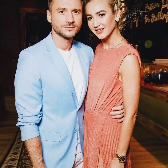 «Ей не надо называть себя певицей»: Сергей Лазарев раскритиковал Ольгу Бузову 🎶Артист послушал новую песню Ольги и на первых же аккордах не смог сдержать эмоции, выругался, а потом раскритиковал вокальные данные артистки, отметив, что не раз говорил ей это в лицо. Больше подробностей  по ссылке в описании 👉🏻 @hello__ru #hello_ru #hello_russia