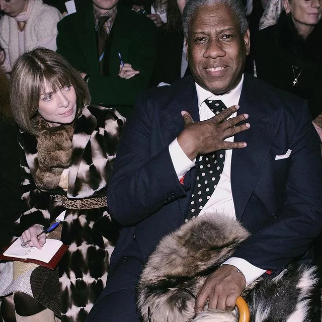 Одна из самых знаковых фигур в мире моды, бывший редактор журнала Vogue, — Андре Леон Телли скончался в возрасте 73 лет. По информации TMZ, он умер в больнице в городе Уайт-Плейнс, штат Нью-Йорк. Больше подробностей читайте по ссылке в описании👉🏻 @hello__ru #hello_ru #hello_russia