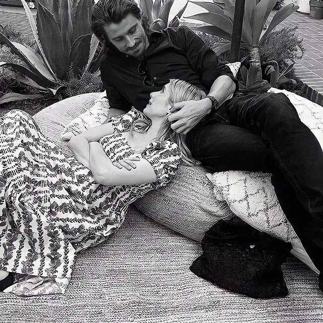 Эмма Робертс и Гаррет Хедлунд расстались спустя год после рождения ребенка 💔Племянница Джулии Робертс и ее бойфренд, изо всех сил старались сохранить отношения ради сына. Не получилось.Больше подробностей — по ссылке в описании👉🏻 @hello__ru #hello_ru #hello_russia