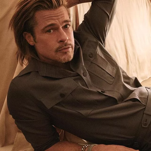 СМИ: Брэд Питт тайно встречается со шведской певицей Люкке Ли, которая живет по соседству ✨Что известно о предполагаемой новой пассии актера — читайте по ссылке в описании👉🏻@hello__ru #hello_ru #hello_russia