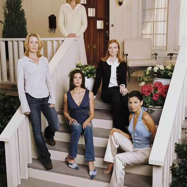 «Отчаянные домохозяйки» 18 лет спустя: ассказываем, как сложилась жизнь Габи, Сьюзан, Линнет, Бри и других героев любимого сериала ✨Читайте по ссылке в описании👉🏻@hello__ru #hello_ru #hello_russia