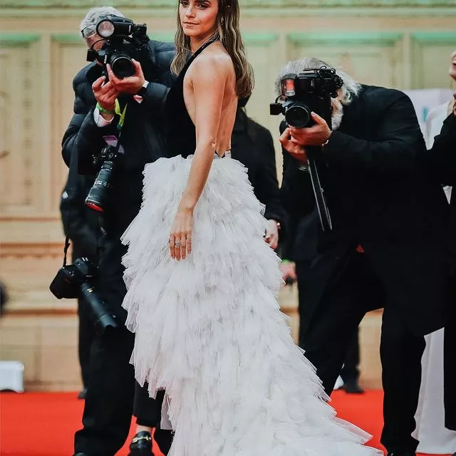 Вчера вечером в Лондоне, в концертном зале Альберт-холл, раздали британские «Оскары»⠀Рассматриваем наряды с красной ковровой дорожки BAFTA 2022 - по ссылке в описании👉🏻 @hello__ru #hello_ru #hello_russia