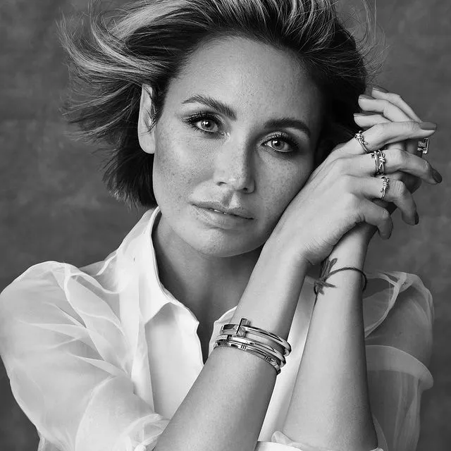 Этой весной Ляйсан Утяшева представляет новый танцевальный спектакль «Кармен» — собственную интерпретацию знаменитого произведения Проспера Мериме 💃Мы поговорили с Ляйсан об этой программе и режиме многозадачности, в котором она существует много лет. Читайте интервью по ссылке в описании 👉🏻 @hello__ru #hello_ru #hello_russiaТекст: Марина Савельева  @marina_savelieva_Фото: Амер Мохамад @shootmeamer Стиль: Надина Смирнова @nadinasmirnovaАсистент стилиста: Дора Казачек @dora_kazachekМейк и волосы: Светлана Шайда/R&Co @randcorussua @s_shaydaПродюсер: Ольга Закатова @olga__zakatova Ассистенты продюсера: София Расторгуева, Елизавета Кондакова