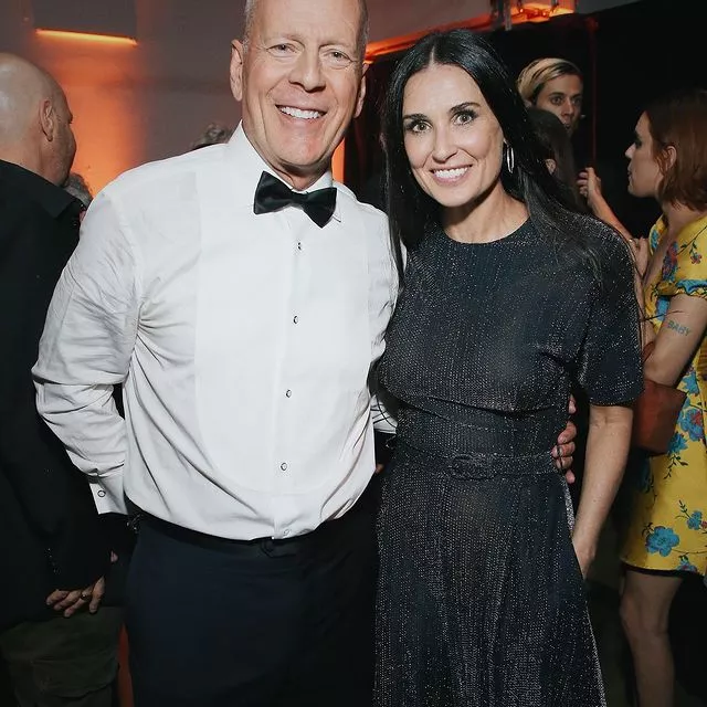 «Это действительно сложное время для нашей семьи»: дочь Брюса Уиллиса Румер подтвердила, что у его отца диагностирована деменция и он завершает актерскую картеру 😔Заявление от лица всей семьи, которое опубликовала его дочь Румер — читайте по ссылке в описании👉🏻 @hello__ru #hello_ru #hello_russia