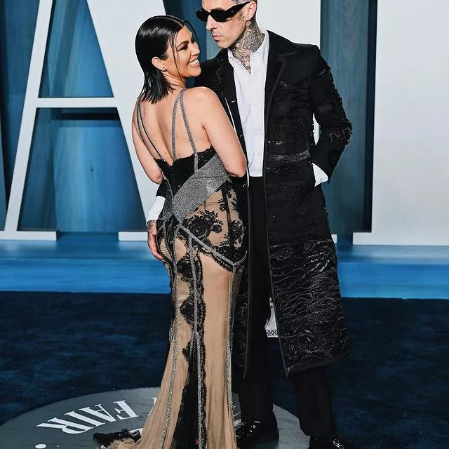 Кортни Кардашьян и Трэвис Баркер теперь официально муж и жена! Влюбленные поженились сразу после церемонии «Грэмми» в Лас-Вегасе 💍Читайте подробности по ссылке в описании👉🏻 @hello__ru #hello_ru #hello_russia