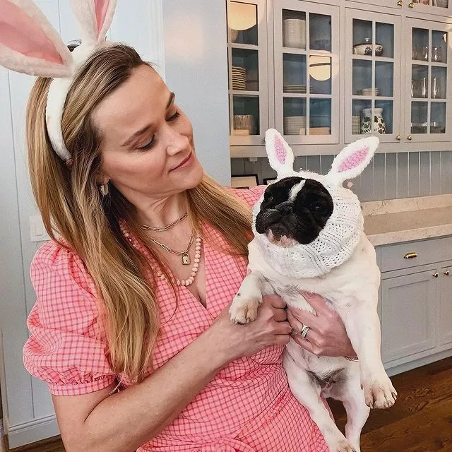 Пасха-2022: кроличьи уши, поиски пасхальных яиц и редкие семейные снимки 🐰Как звезды отметили этот праздник —смотрите в нашей подборке по ссылке в описании👉🏻 @hello__ru #hello_ru #hello_russia