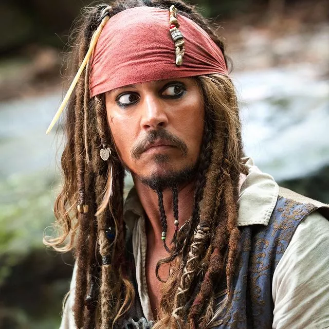 Джонни Депп не вернётся к роли Джека Воробья ни под каким предлогом. Об этом актёр заявил на новом заседании суда по разводу с Эмбёр Хёрд. Читайте подробности по ссылке в описании👉🏻 @hello__ru #hello_ru #hello_russia