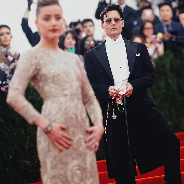 Суд по делу о клевете между Джонни Деппом и Эмбер Херд продолжается уже 14 дней. Звезда «Пиратов Карибского моря» дал свои показания неделей ранее, теперь суд выслушал первые заявления противоположной стороны. Новые показания Эмбер Херд — по ссылке в описании👉🏻 @hello__ru #hello_ru #hello_russia