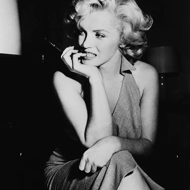 Локон Мэрилин Монро, который Ким Кардашьян получила в подарок от музея Рипли — подделка 🙄Об этом заявил Скотт Фортнер — историк и обладатель самой большой в мире коллекции вещей знаменитой блондинки XX века. Больше подробностей - по ссылке в описании👉🏻@hello__ru #hello_ru #hello_russia