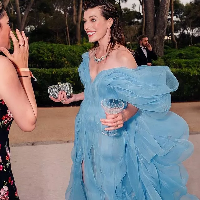 Минувшим вечером в Каннах отгремела главная вечеринка кинофестиваля — благотворительный гала-вечер amFAR, на которую собрались все звезды 💫⠀О том, как это было читайте по ссылке в описании👉🏻 @hello__ru #hello_ru #hello_russia