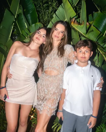 Алессандра Амбросио с дочерью и сыном