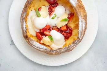 Датский блин с ванильным кремом и мороженым руб