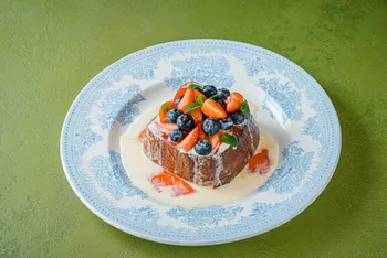 Французский тост с карамелью и ягодами руб