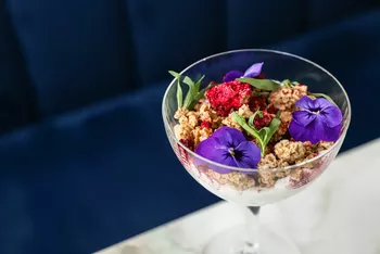 Домашний йогурт с гранолой медом и фруктами руб