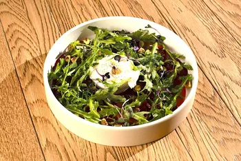 Гречка с яйцом пашот икрой шпинатом и авокадо руб