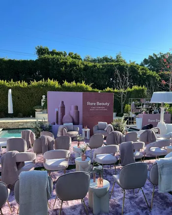 Атмосфера мероприятия от бренда Селены Гомес