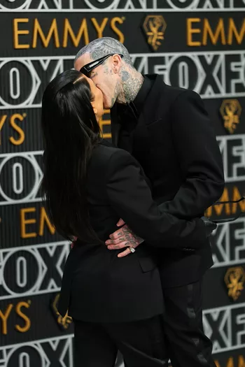 Кортни Кардашьян и Трэвис Баркер на премии Эмми