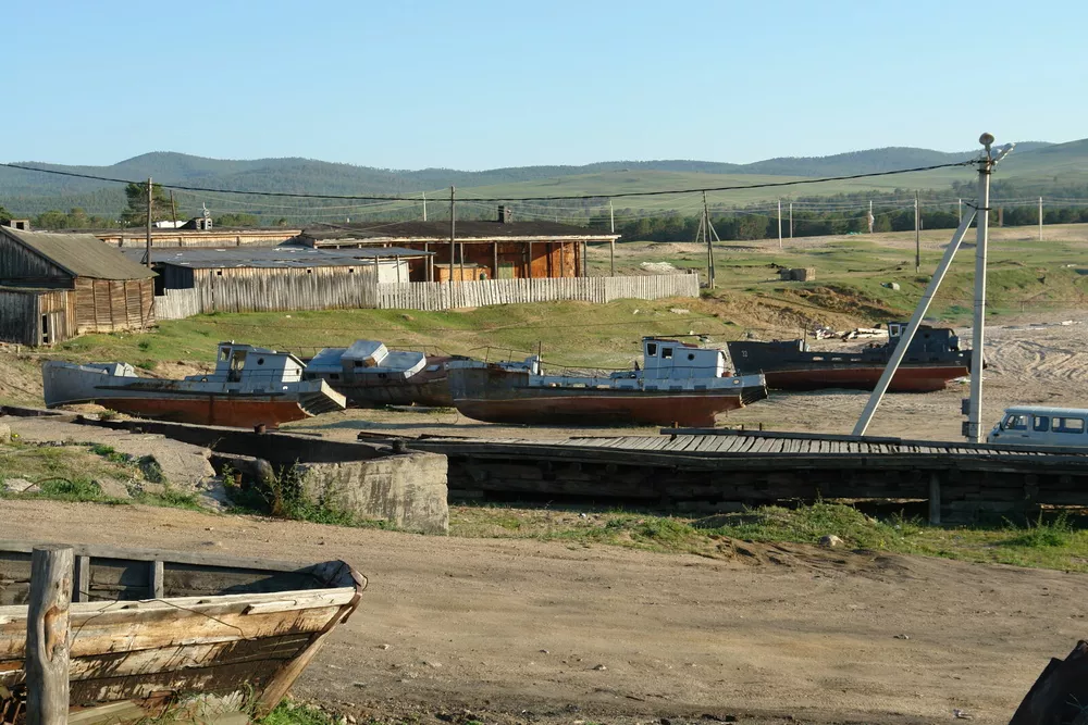Хужир – кладбище кораблей на пристани Маломорского рыбзавода (фото Perfilov)