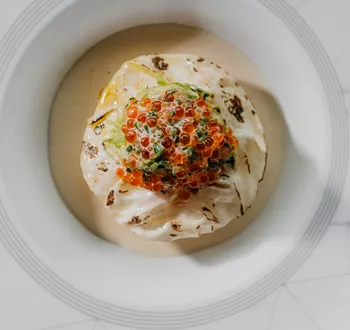 Открытые голубцы с лососем конфи и соусом с икрой – для Евгения Гришковца