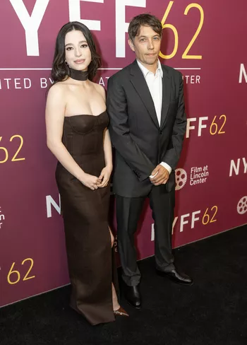 Майки Мэдисон и режиссер Аноры Шон Бейкер