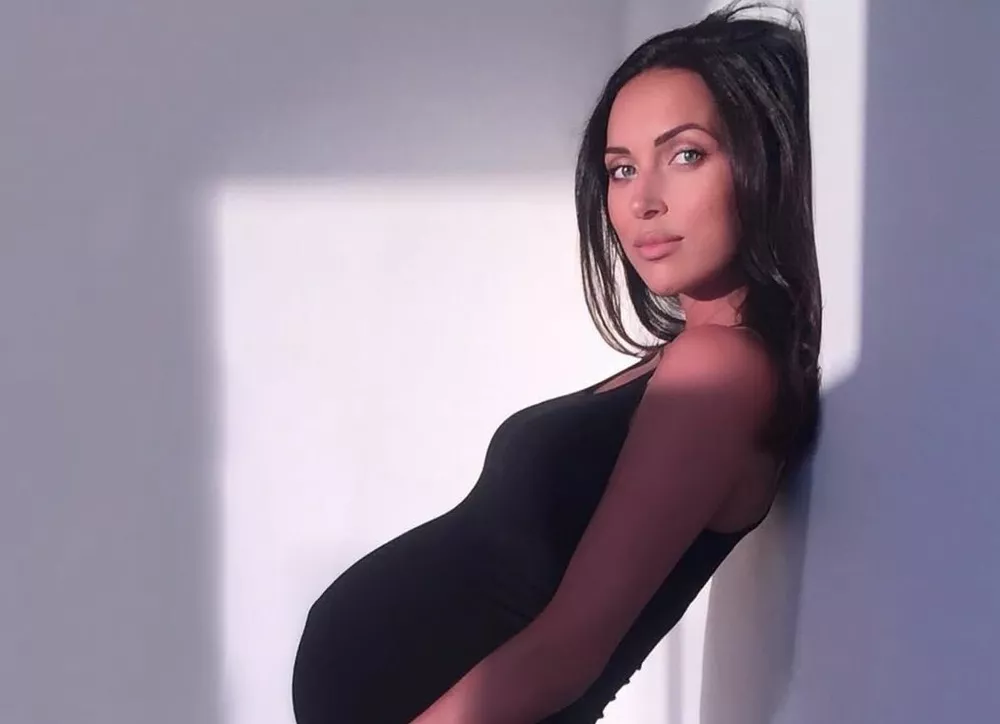 Алсу обнародовала уникальные кадры времен третьей беременности