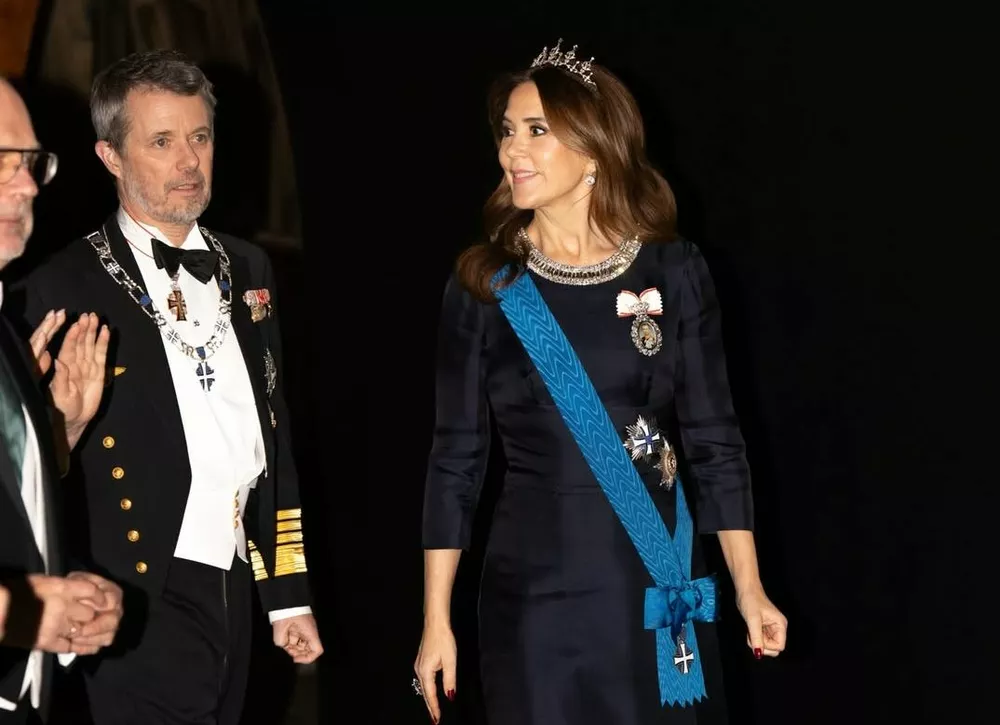 Датские король и королева опубликовали новые парадные портреты