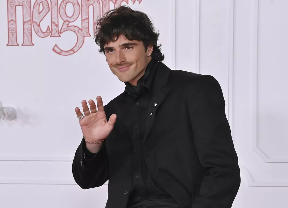 Джейкоб Элорди подвергся резкой критике из-за неловкого момента на красной дорожке Грозового перевала