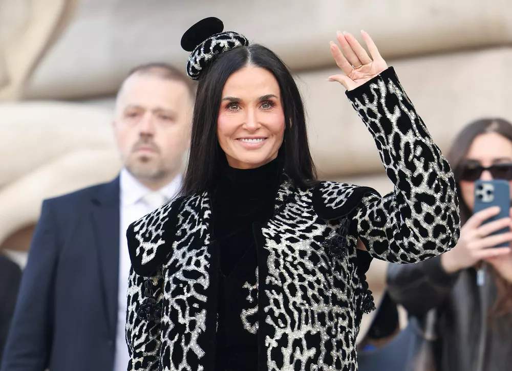 Деми Мур, Аарон Пол, Софи Марсо и другие звезды на показе Schiaparelli в Париже