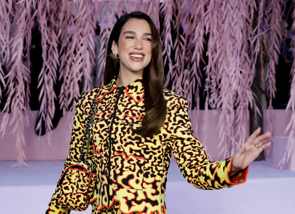 Дуа Липа, Николь Кидман и Маргарет Куолли на показе Chanel