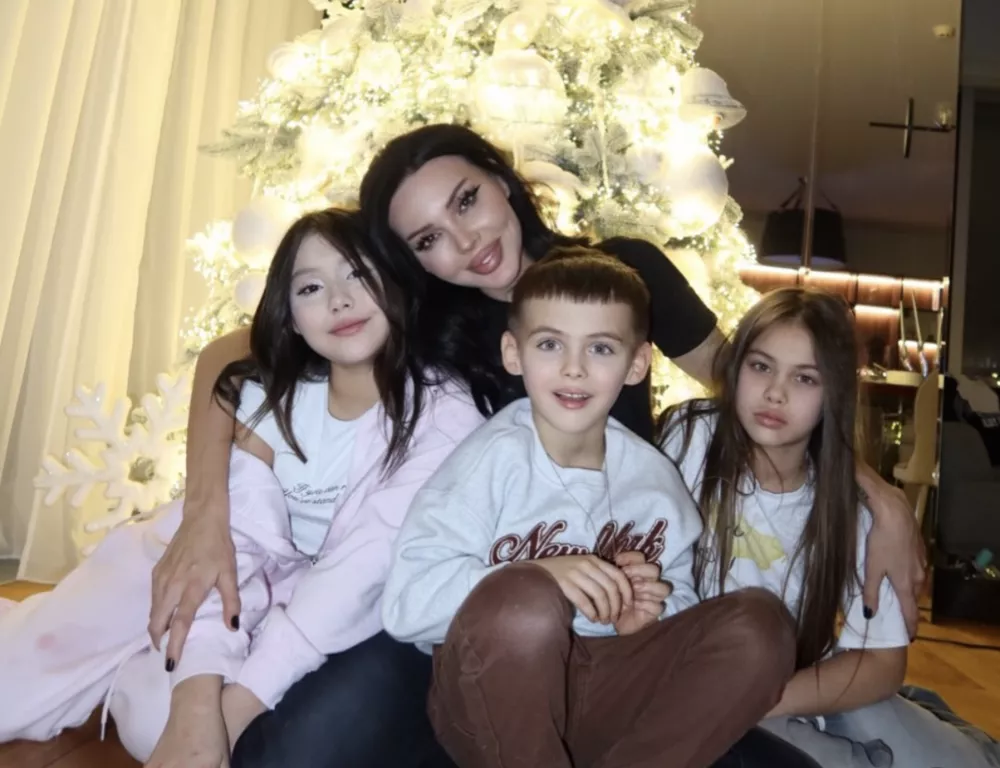 Оксана с детьми